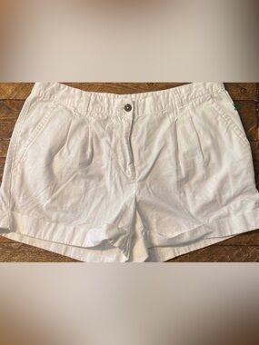 White Women's Casual Pleated Shorts (Size L)